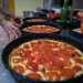 Alcune le condisce con i classici pomodori...